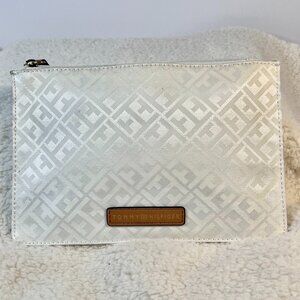 Tommy Hilfiger Signature Makeup Bag – Resort Style Cosmetic Pouch for Travel